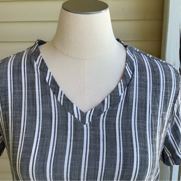 Cloth & Stone Anthropologie Striped Top Size XL Grey White Rayon Short Sleeve - Picture 4 of 7